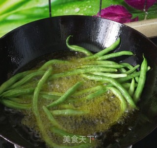 油焖长豆角的做法步骤：2