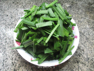 蚝油韭菜的做法步骤：1