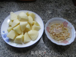 开洋烧土豆的做法步骤：1