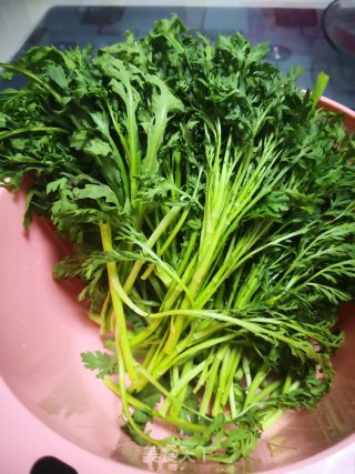 蒜蓉茼蒿的做法步骤：1