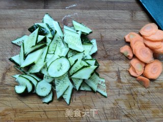腊肉炒瓜片的做法步骤：6