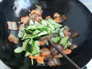 腊肉炒瓜片的做法步骤：10