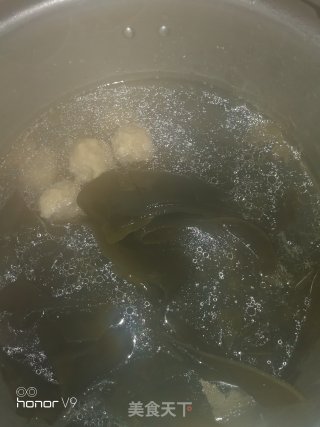 龙骨丸子海带汤的做法步骤：4