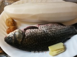 萝卜丝鲫鱼汤的做法步骤：1
