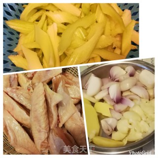 西芹炒鸡翼的做法步骤：1