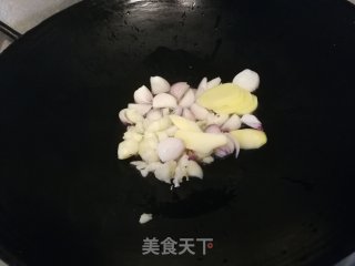 西芹炒鸡翼的做法步骤：5