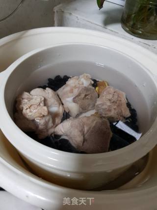 黑豆姜猪骨汤的做法步骤：3