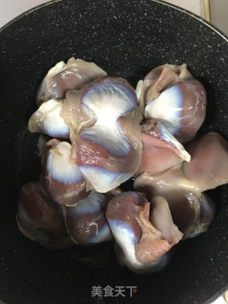盐水鸭肫的做法步骤：1