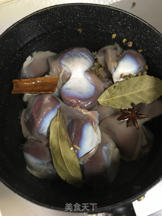盐水鸭肫的做法步骤：3