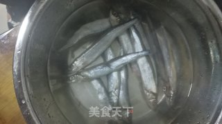 香煎多春鱼的做法步骤：1