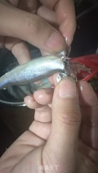 香煎多春鱼的做法步骤：3