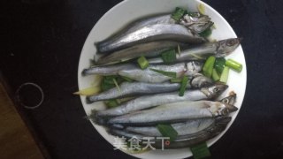 香煎多春鱼的做法步骤：4