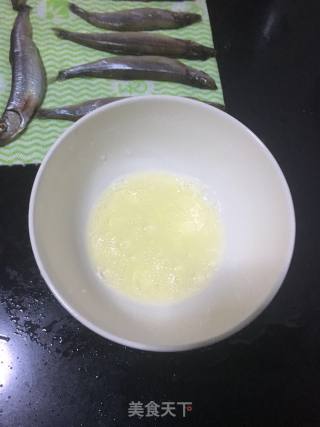 香煎多春鱼的做法步骤：6