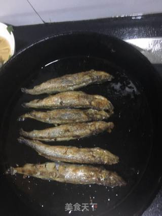 香煎多春鱼的做法步骤：9