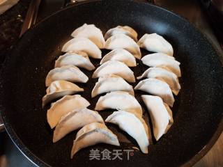 鸡蛋煎饺的做法步骤：1
