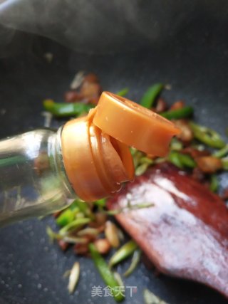 青椒蒜苗炒肉的做法步骤：6