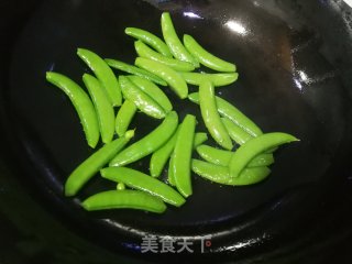 甜豆角炒虾仁的做法步骤：5