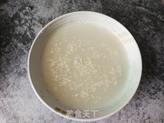 香辣槐花猪肉生煎包的做法步骤：2