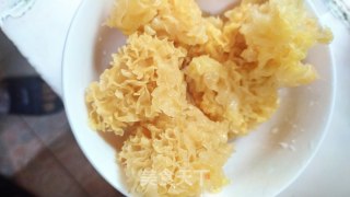 冰糖炖红枣银耳的做法步骤：1