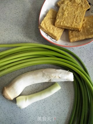 蒜苔炒豆腐干的做法步骤：1