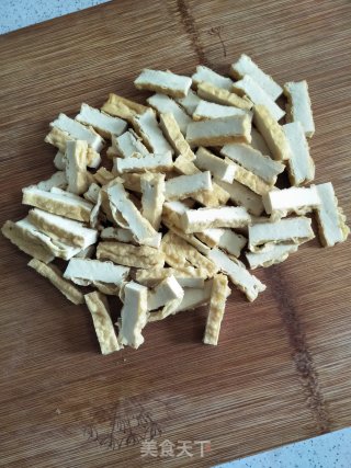 蒜苔炒豆腐干的做法步骤：3