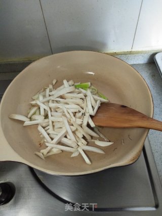 蒜苔炒豆腐干的做法步骤：7