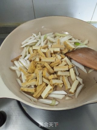 蒜苔炒豆腐干的做法步骤：8
