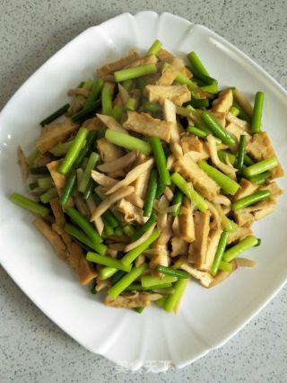 蒜苔炒豆腐干的做法步骤：11