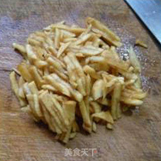 盘菜炒芹菜的做法步骤：5