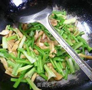 盘菜炒芹菜的做法步骤：9