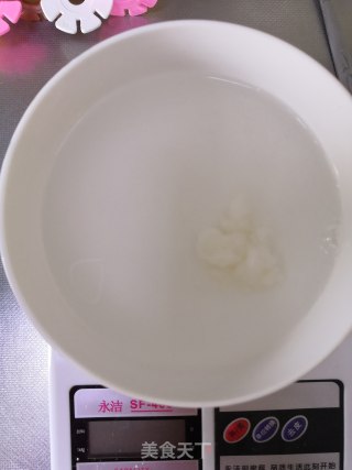 草莓冰粉的做法步骤：2