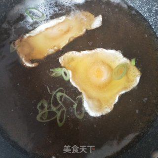 青菜煎蛋面的做法步骤：4