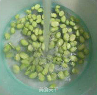 韭菜芽炒蚕豆肉的做法步骤：3