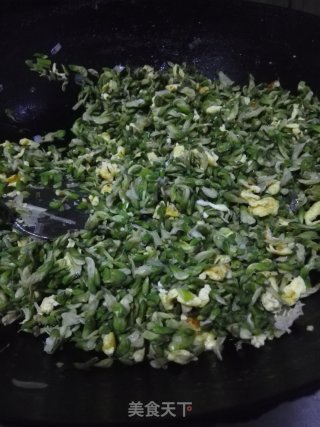 槐花蒸饺的做法步骤：2