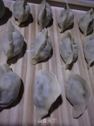 槐花蒸饺的做法步骤：3