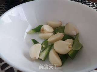 大蒜烧猪肚的做法步骤：2