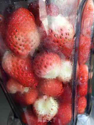 草莓原汁的做法步骤：4