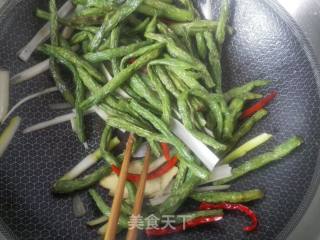 干煸豆角的做法步骤：5