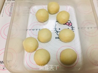 金枪鱼夹心牛奶卷面包的做法步骤：4