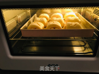 金枪鱼夹心牛奶卷面包的做法步骤：8