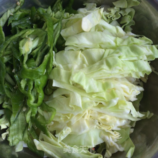 包菜青椒炒粉条的做法步骤：3