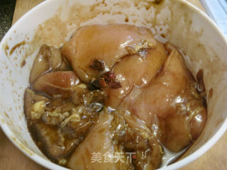 空气锅烤鸡大腿肉的做法步骤：2