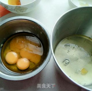 瓜子仁戚风蛋糕的做法步骤：2