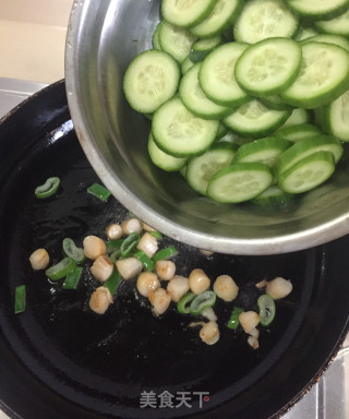 青瓜炒鲜贝的做法步骤：6