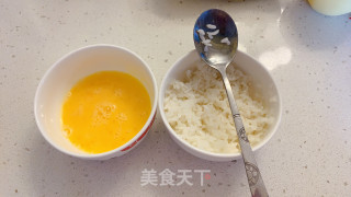 宝宝辅食鸡蛋米饭饼的做法步骤：1