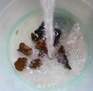 黑木耳炒日本南瓜的做法步骤：3