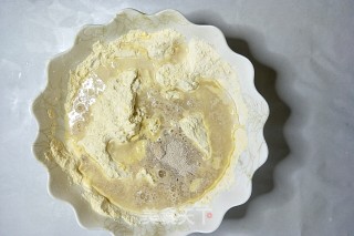 金色阳光豆沙花环的做法步骤：3