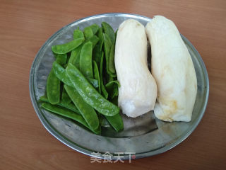 荷兰豆炒杏鲍菇的做法步骤：1