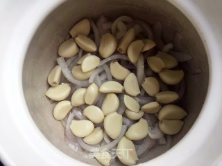 蒜香砂锅碟鱼头的做法步骤：5
