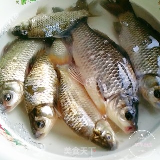 豆豉香鲫鱼的做法步骤：1